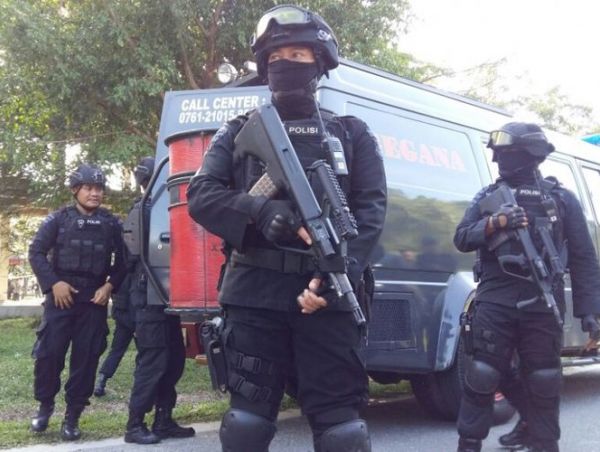 Densus 88 Polri Amankan Karyawan BUMN Terduga Teroris di Bekasi